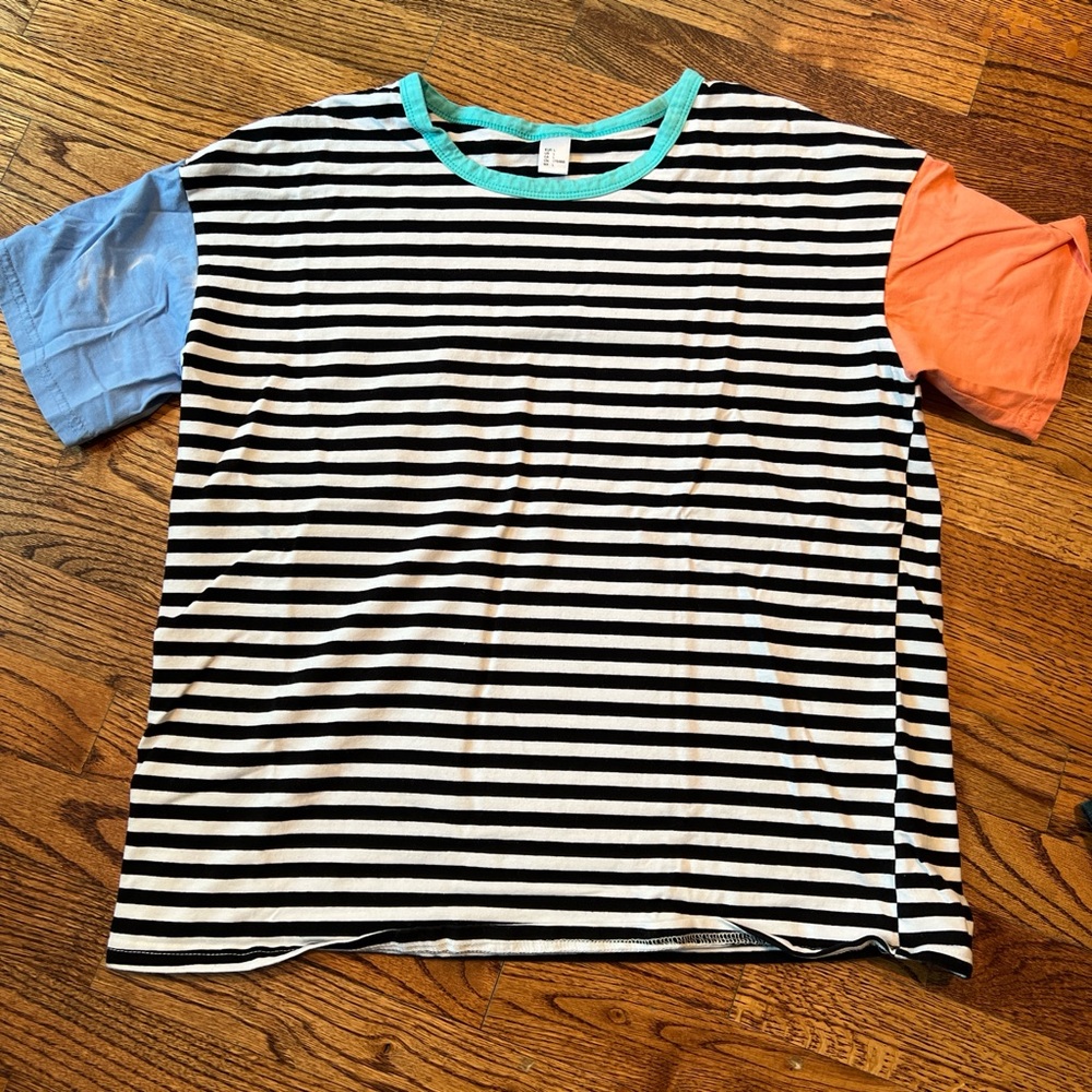 NWOT 90s Inspired T-Shirt